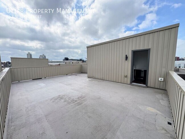 Building Photo - 857 N 3rd St