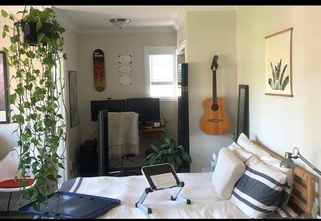 Building Photo - 2129 N Dayton St