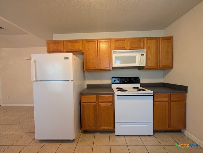 Building Photo - 956 Misty Acres Dr