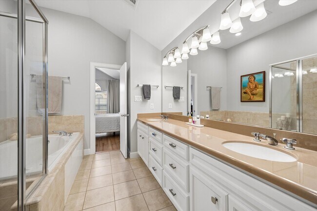 Building Photo - 8715 Meadowcroft Dr