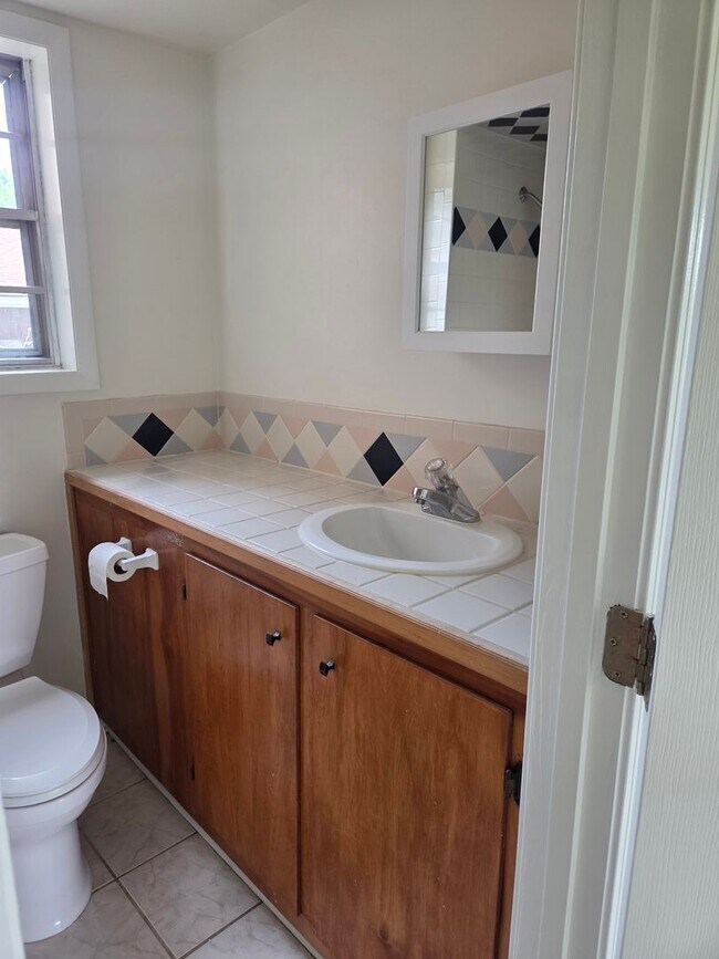 Building Photo - 2 Bedroom / 1 Bath chalet style Mtn Retreat duplex