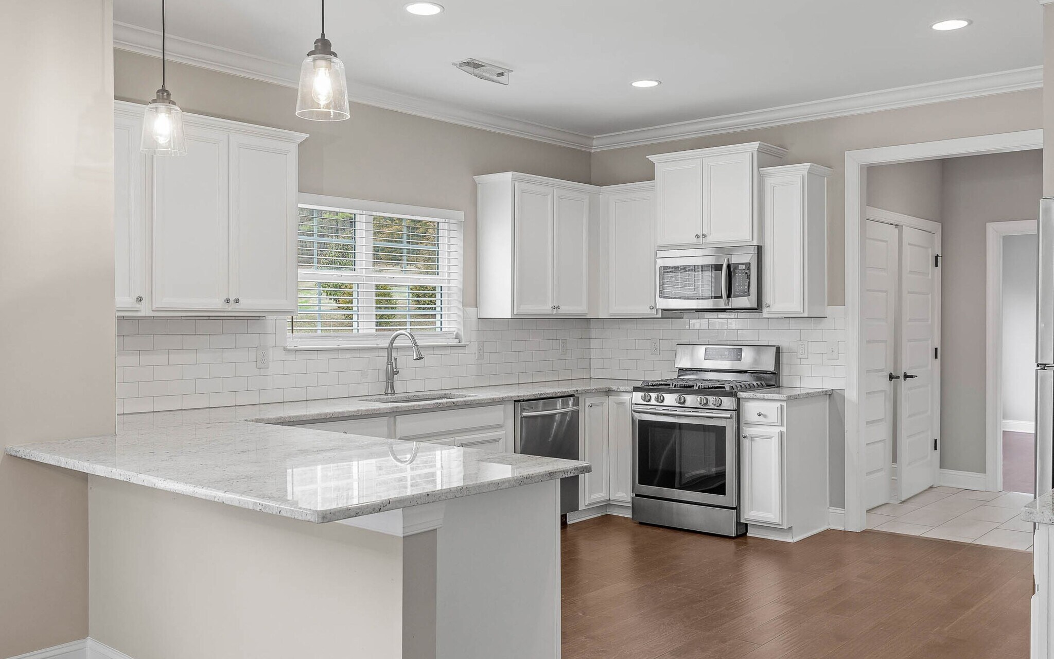 Building Photo - 875 Wellstone Dr