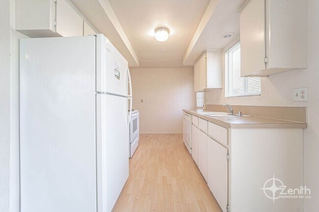 Building Photo - 3210 NE 44th St