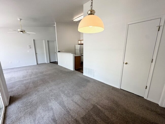 Building Photo - Affordable living at Westside Apartments!