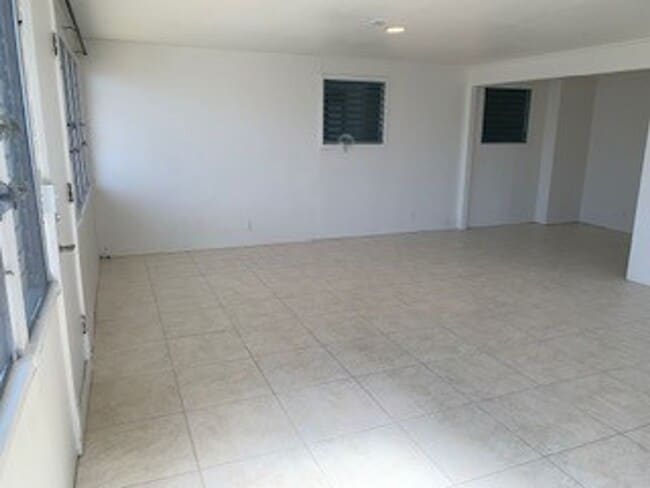 Building Photo - Desirable Koko Head Terrace Home - Availab...