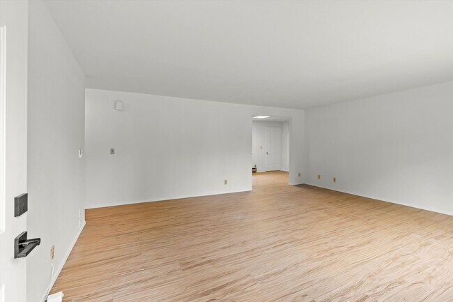 Building Photo - McKinley Duplex