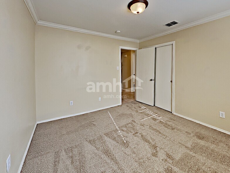 Building Photo - 24727 Maple Crest