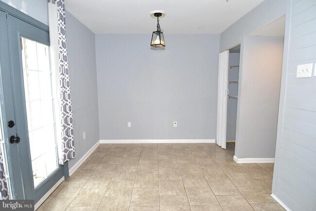 Building Photo - 1465 Stoney Point Way