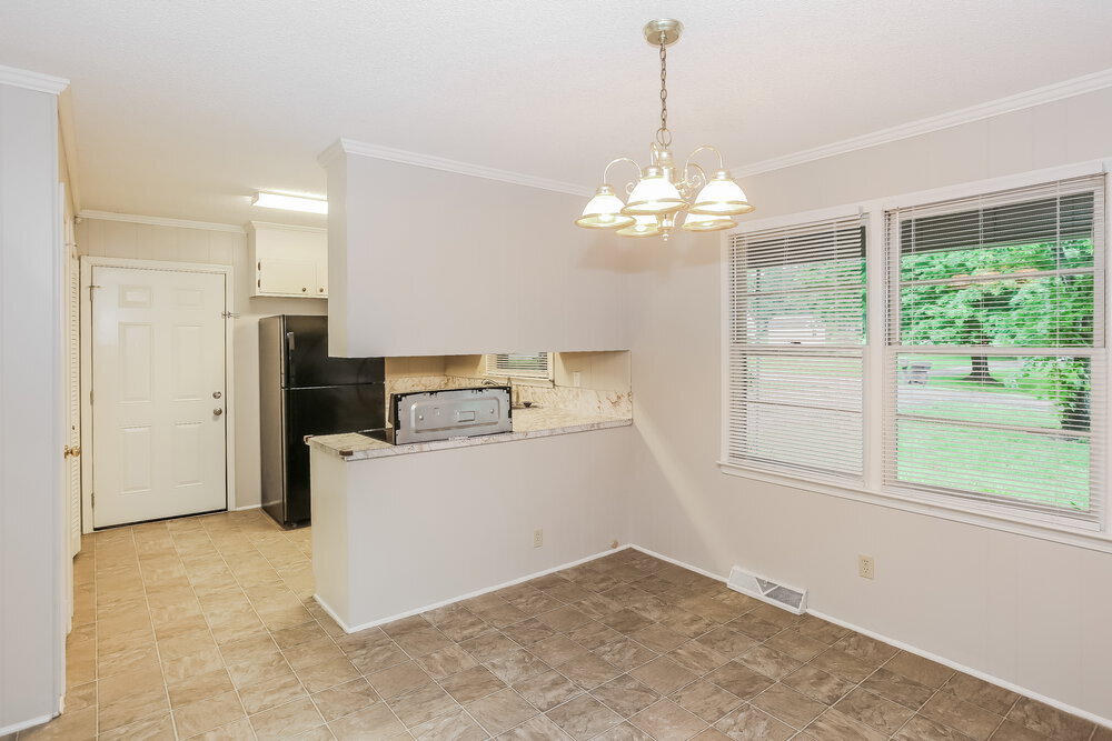Building Photo - 125 Pinevale Dr