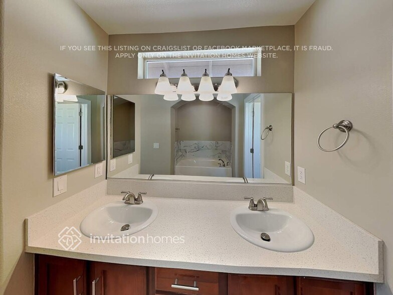 Building Photo - 9137 Horizon Mist Ave