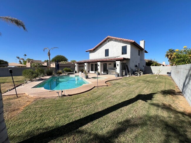 Building Photo - POOL HOME IN SHEFFIELD ESTATES!