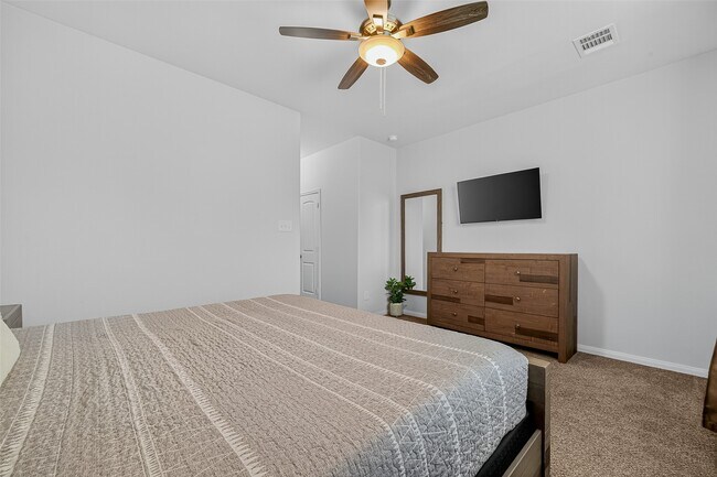 Building Photo - 10314 Douglas Fir Villa Ave
