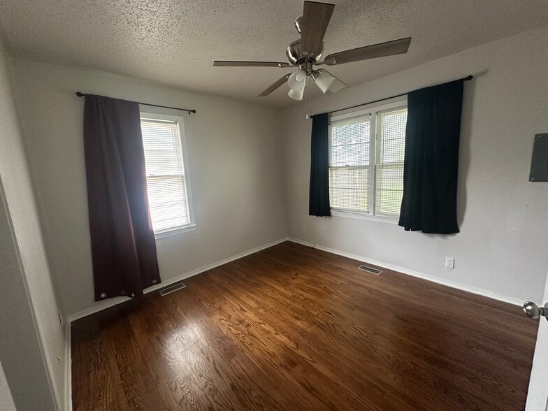Bedroom - 5103 N Beaver Ave