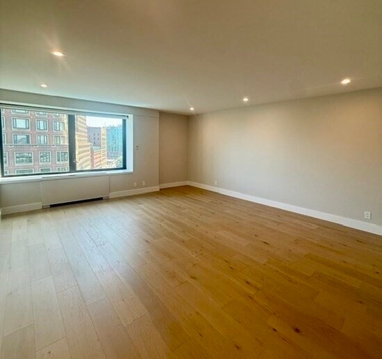 Building Photo - 65 E India Row
