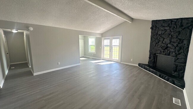 Building Photo - 104 Walnut Crest Dr