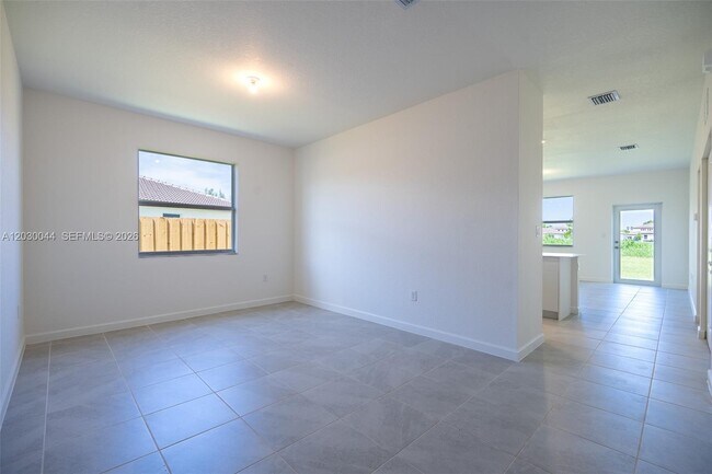 Building Photo - 2988 SE 25th Ave