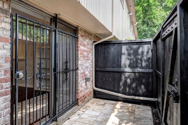 Building Photo - 1715 Moritz Dr