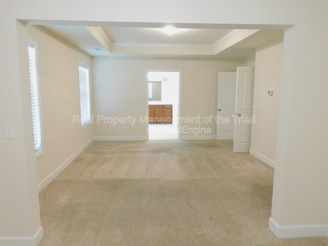Building Photo - 1427 Sawyer Ave