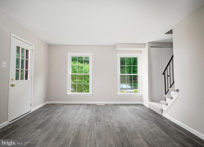 Building Photo - 15 Burnsway Ct