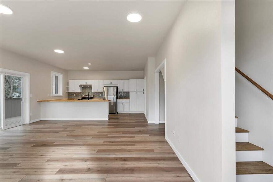 Building Photo - 1094 15th St SE