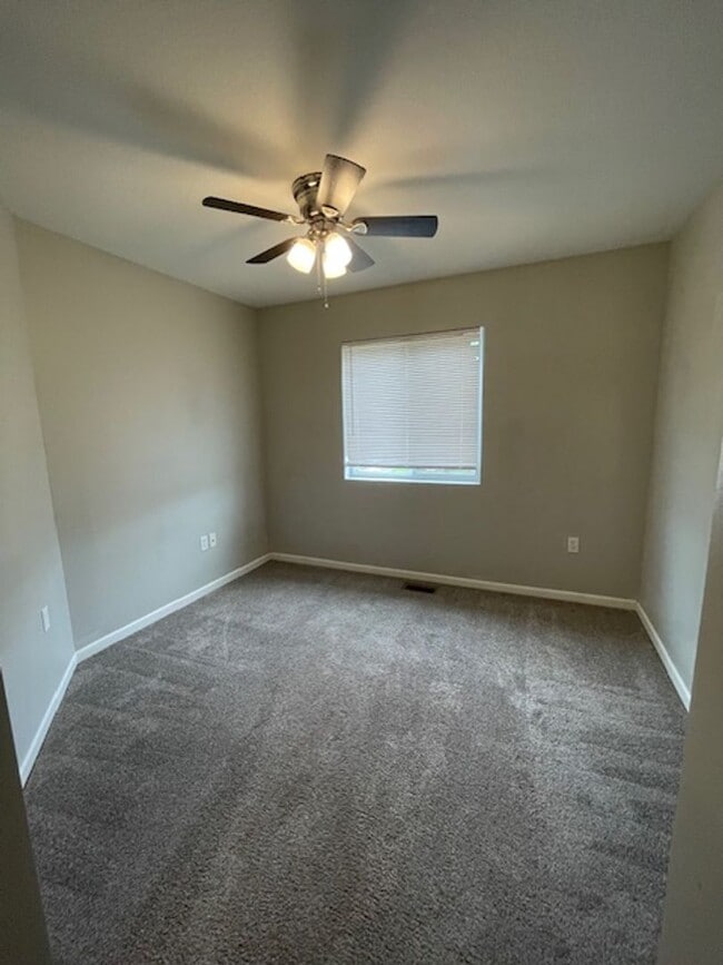 Building Photo - 208 Tyler St