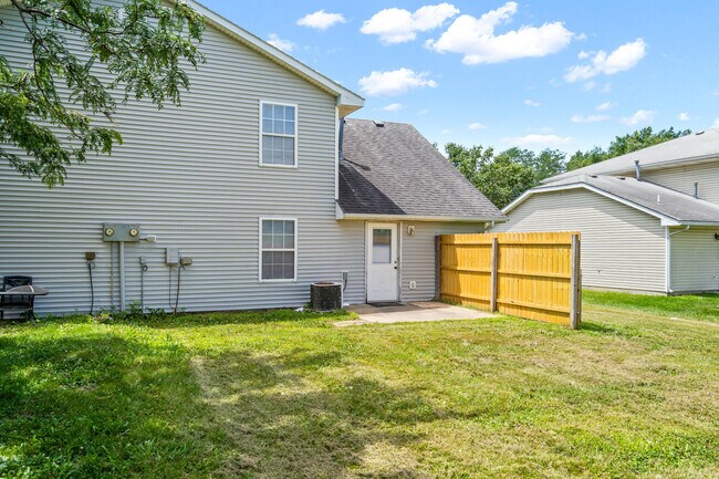 Building Photo - 2507 Carnation Dr