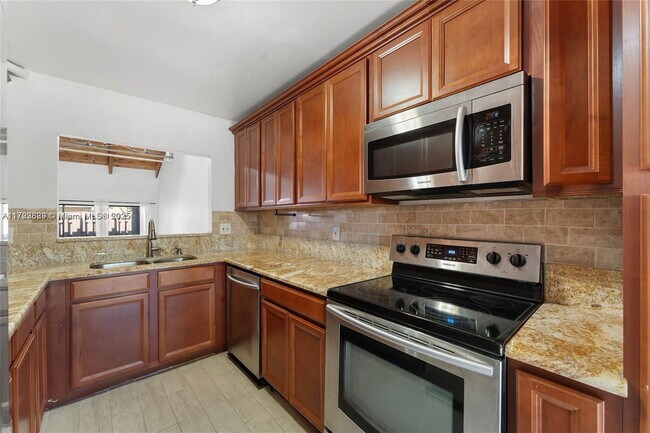 Building Photo - 8045 SW 21st Ct