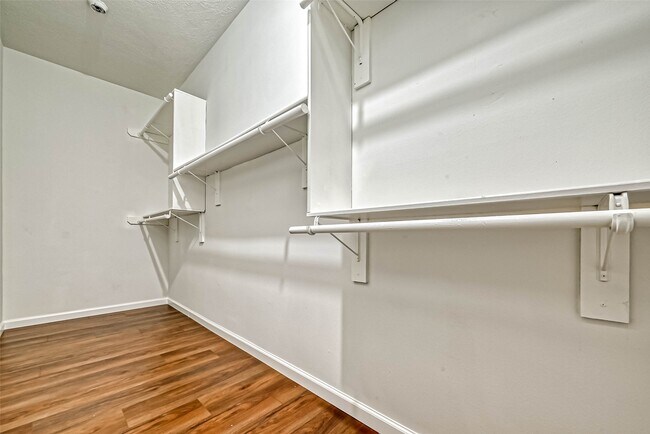 Building Photo - 7331 Colony Bend Ln