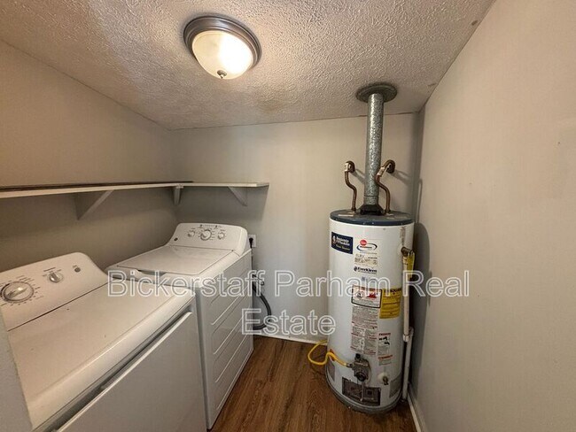 Building Photo - 2218 Camille Dr