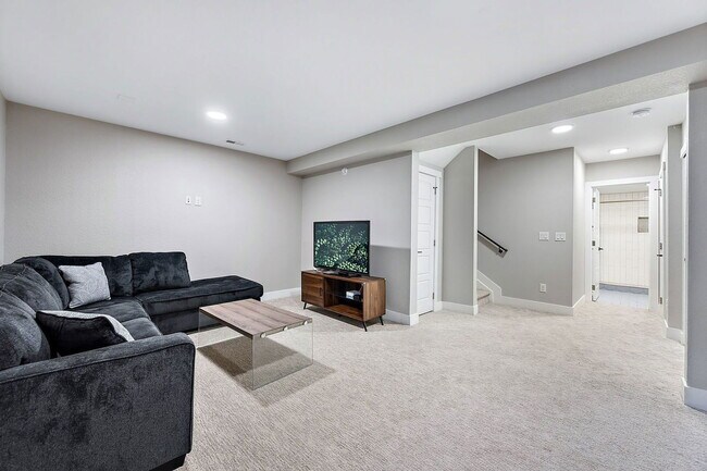 Building Photo - 2869 W Parkside Pl