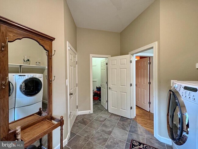 Building Photo - 11660 Bachelors Hope Ct