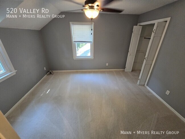 Building Photo - 520 Valley Rd