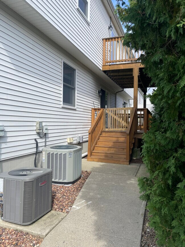 Building Photo - 39 Commodore Commons Ct