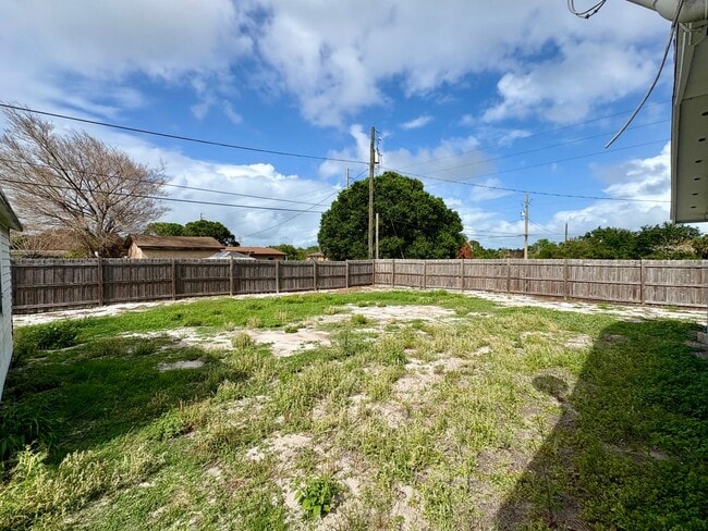 Building Photo - Spacious 3/2 on large lot in Paradise Park (Ft. Pierce) W/ LAWN CARE INCLUDED
