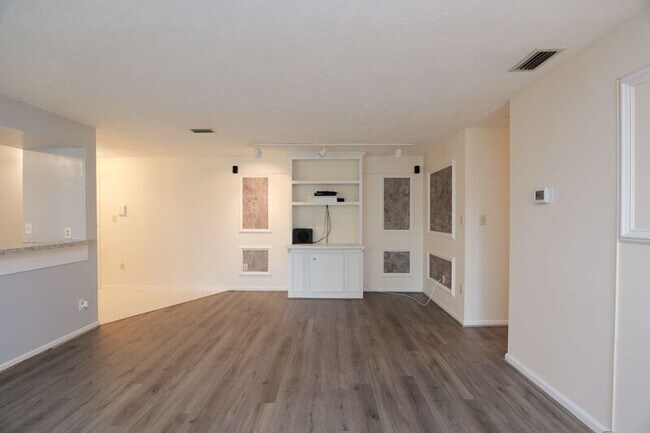 Building Photo - 10213 Wolfe Manor Ct