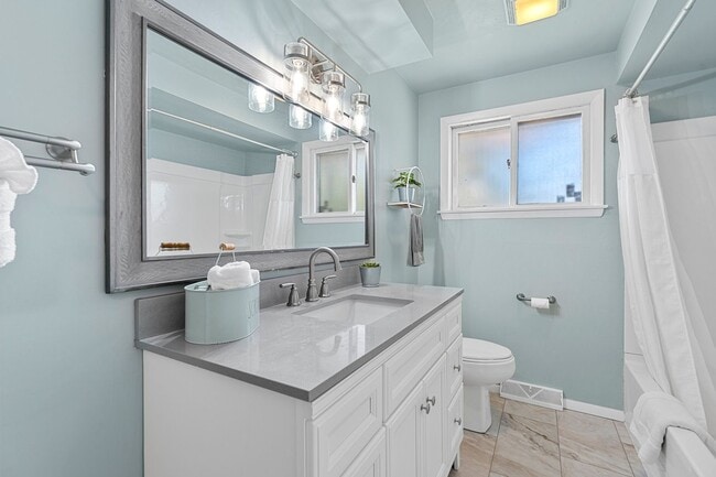 Building Photo - 3 BR 1.5 BA ranch house w/ large garage