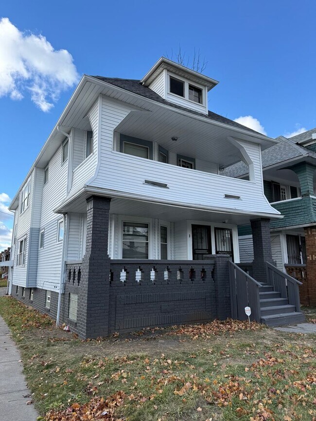 Building Photo - 3058 E 116th St