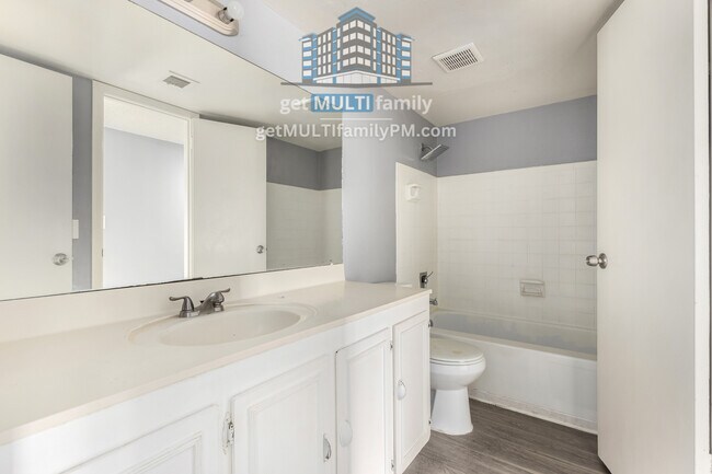 Building Photo - 2413 W Hazelwood St