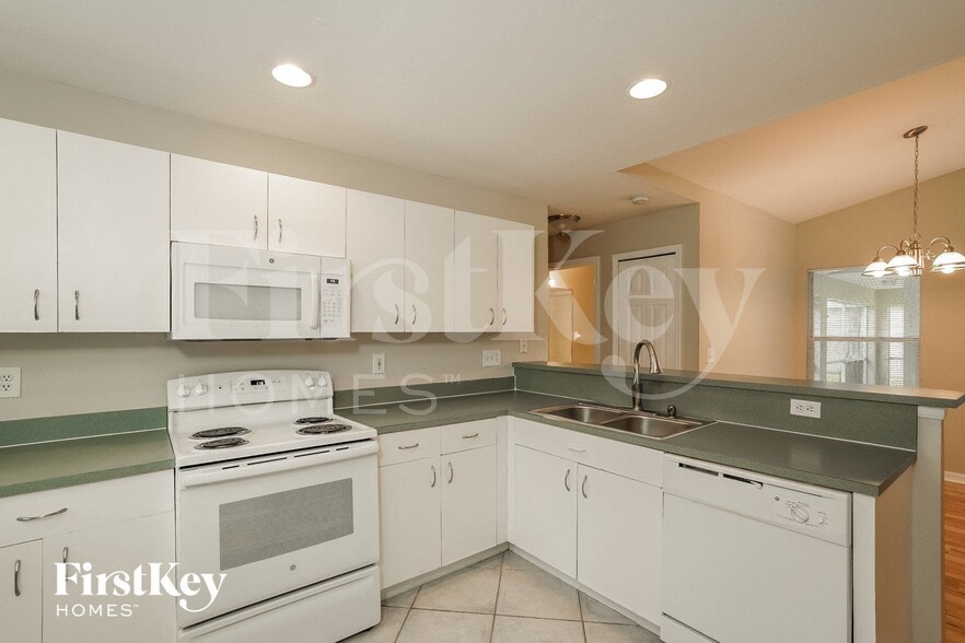 Building Photo - 8418 Wren Rd