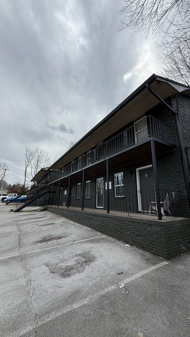 Building Photo - Knoxville 37920 - 2 bedroom, 1 bath Apartment - Text Tara Hayes (865) 242-8010 - Visit REARENT.CO...