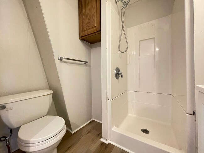 Building Photo - 98 Main St