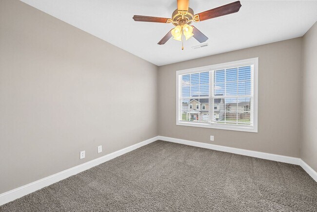 Building Photo - Pet Friendly Five Bedroom!