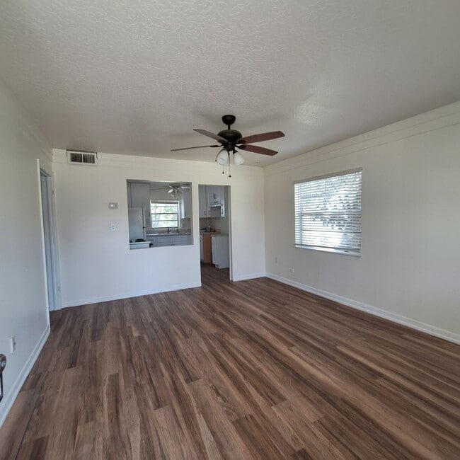 Building Photo - PEACEFUL NEIGHBORHOOD WITH 2 BEDROOMS AND ...
