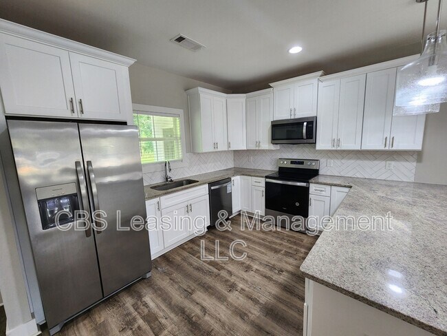 Building Photo - 630 Village Dr
