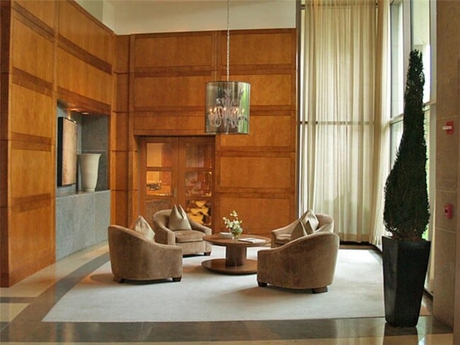 Building Photo - 700 Park Regency Pl NE