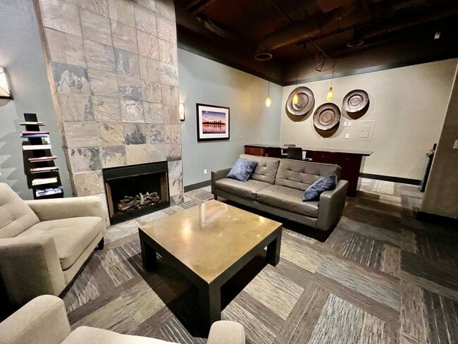 Building Photo - Spacious 2 Bedroom Condo at the Tobira!