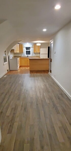 Building Photo - 376 S Pierson Ave