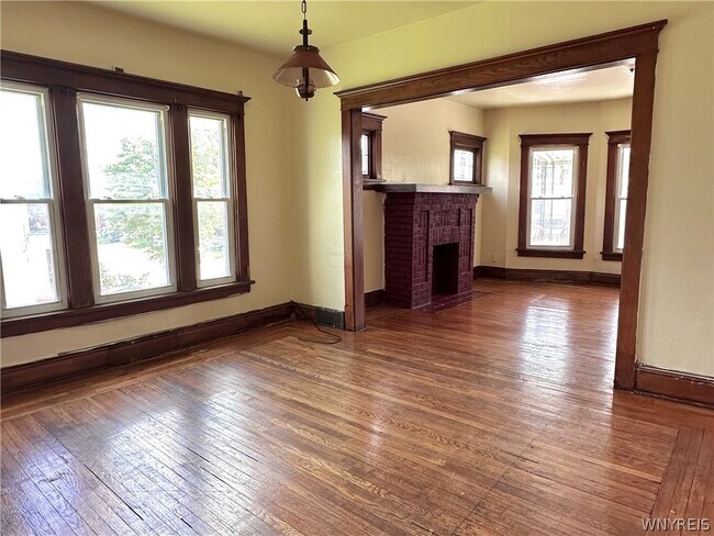 Building Photo - 248 Loring Ave