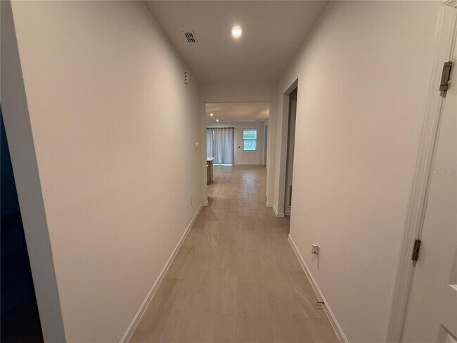 Building Photo - 1165 Lakeshore Breeze Pl