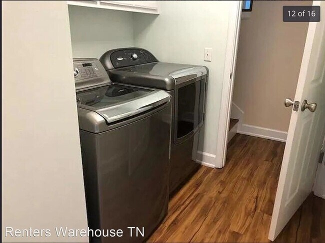 Building Photo - 3 bed/3bth with pool and garage. Country l...